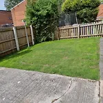 Spacious 3 Bed House - A Home Away From Home
