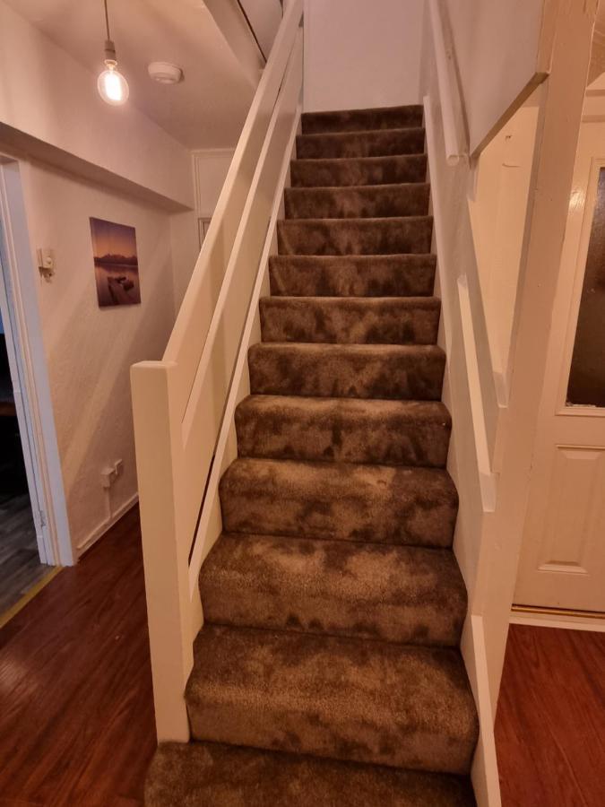 Spacious 3 Bed House - A Away From Holiday home Manchester