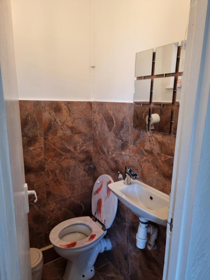 Spacious 3 Bed House - A Away From Holiday home