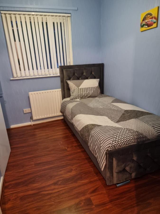 Holiday home Spacious 3 Bed House - A Away From Manchester